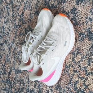 Nike Revolution 5 Platinum